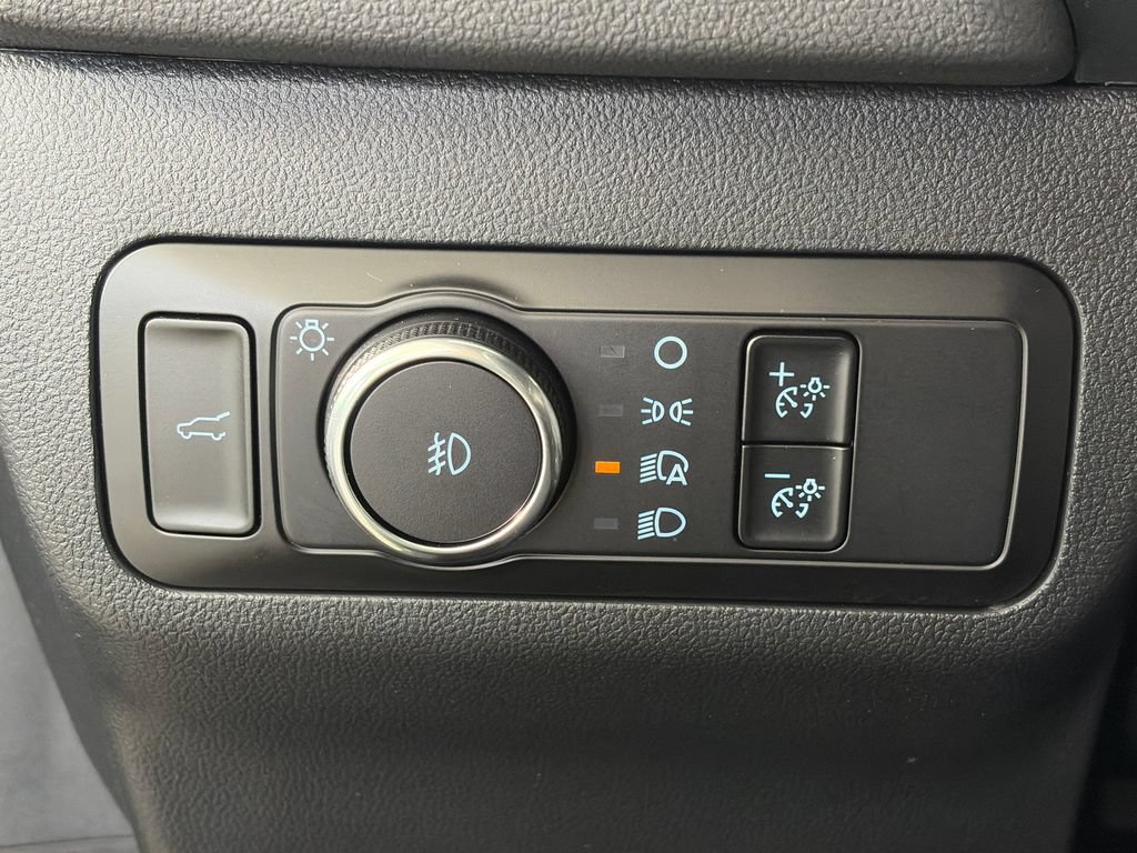 Certified 2025 Ford Escape ST-Line Select AWD/4WD image 24