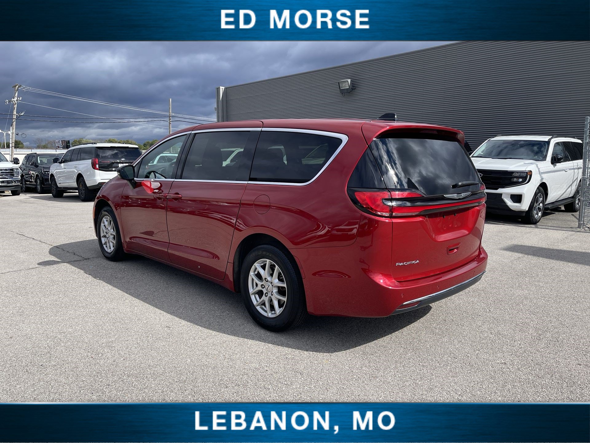 Used 2025 Chrysler Pacifica Select FWD image 6