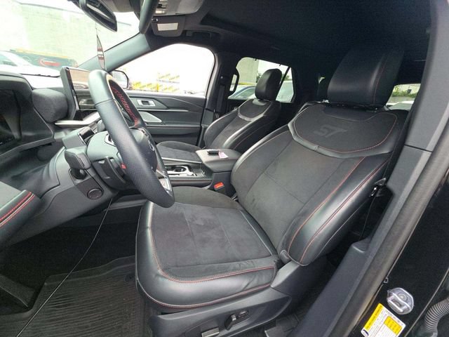 Certified 2025 Ford Explorer ST AWD/4WD image 9