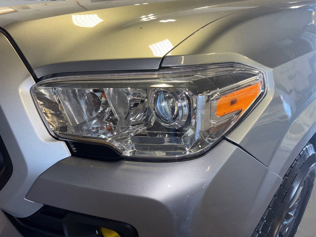 Used 2020 Toyota Tacoma SR AWD/4WD image 21