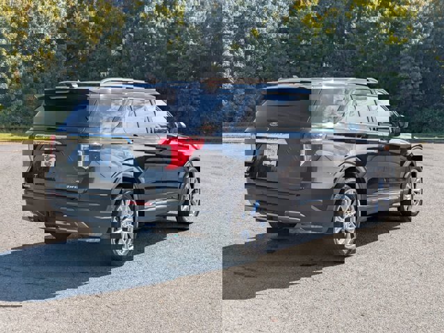 Certified 2023 Ford Explorer XLT w/ Equipment Group 202A image 4