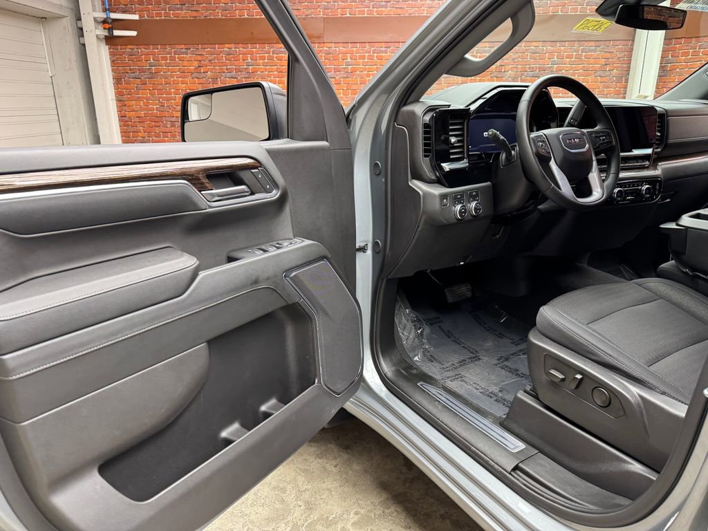 Used 2024 GMC Sierra 1500 Elevation AWD/4WD image 10