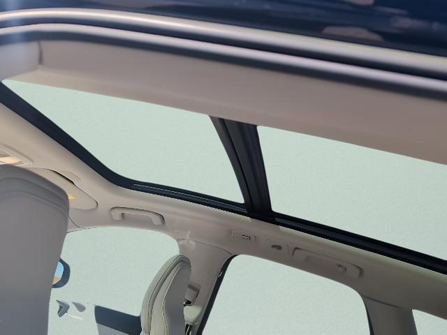 Used 2023 Volvo XC60 B5 Plus image 21