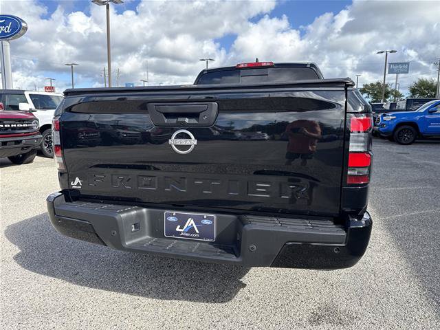 Used 2025 Nissan Frontier SV RWD image 13