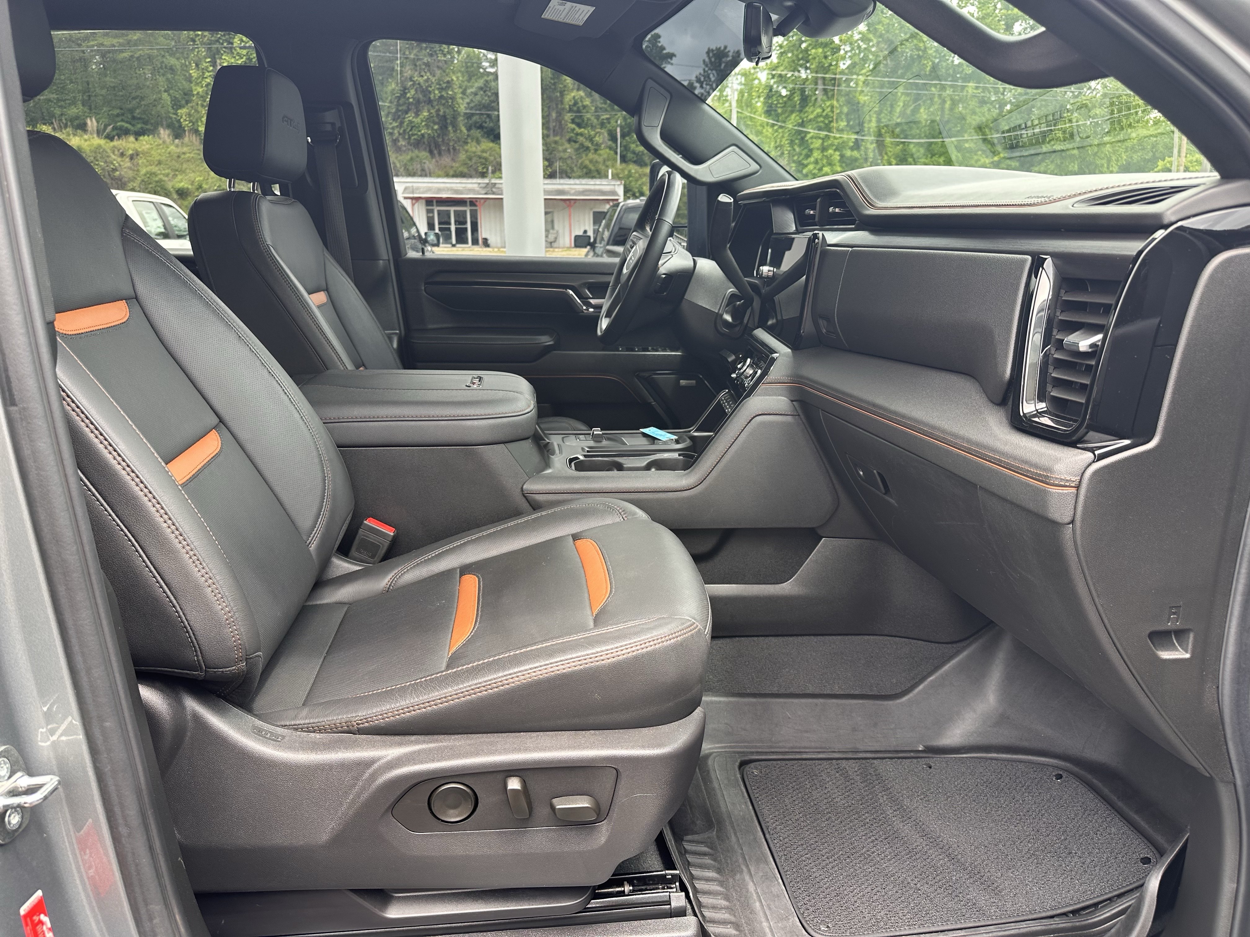 Used 2024 GMC Sierra 2500 AT4 w/ AT4 Premium Plus Package AWD/4WD image 16