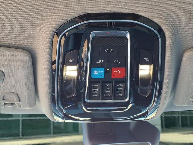 Used 2022 Jeep Grand Cherokee Overland w/ Advanced Protech Group III AWD/4WD image 15