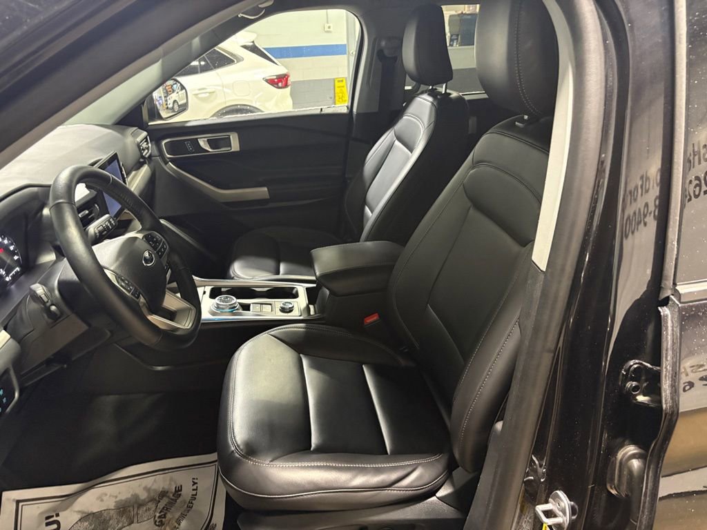 Certified 2022 Ford Explorer XLT w/ Equipment Group 202A image 11