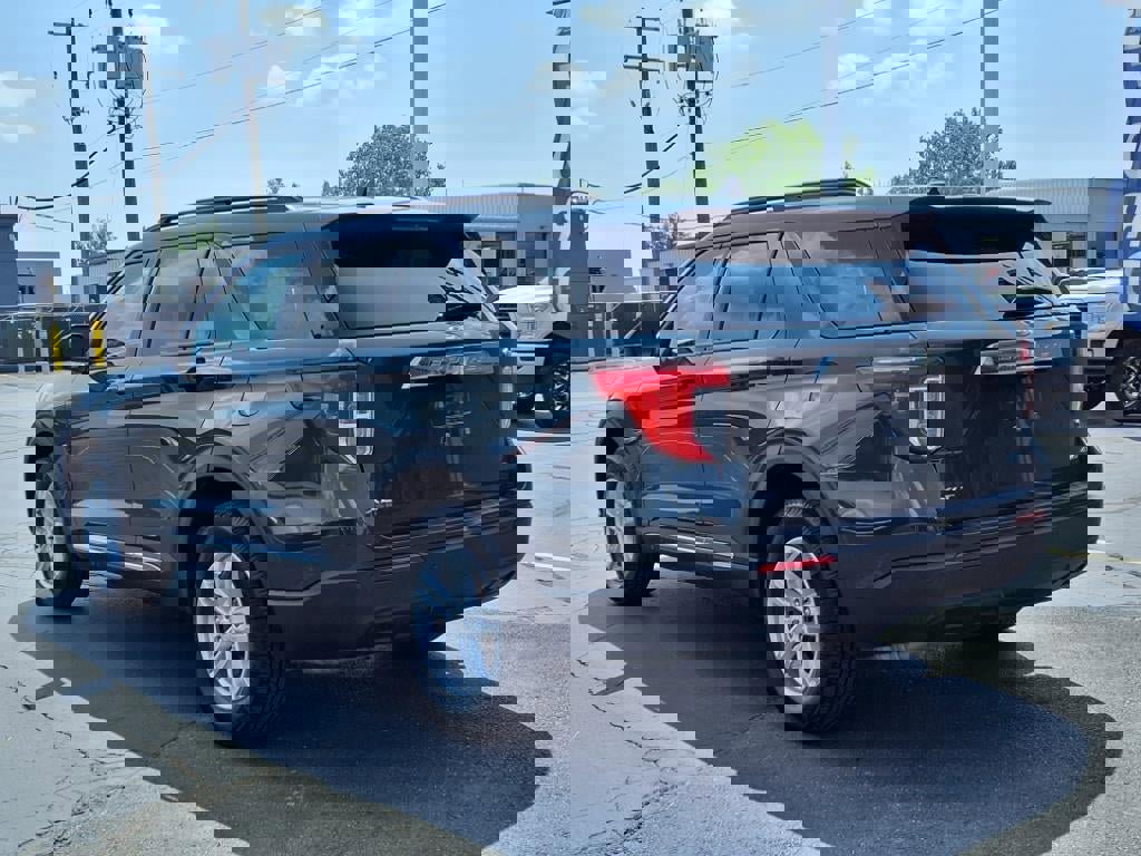 Certified 2023 Ford Explorer XLT image 2