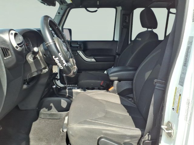Used 2017 Jeep Wrangler Unlimited Sahara AWD/4WD image 18