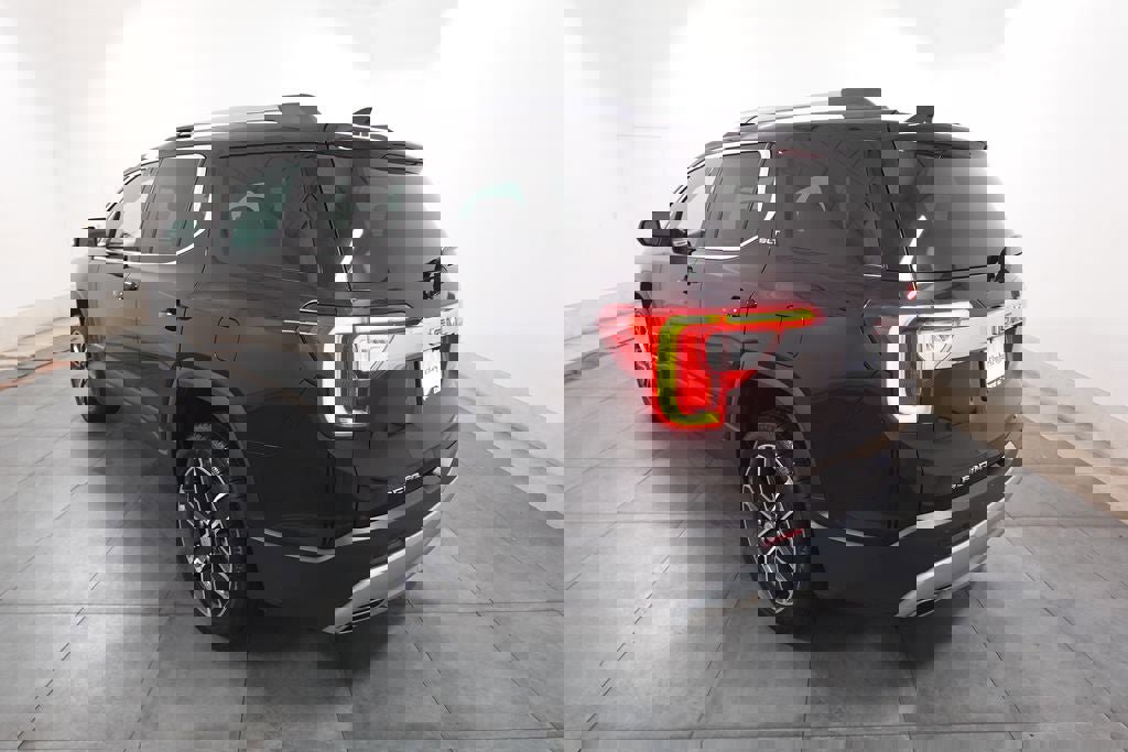 Used 2023 GMC Acadia SLT w/ Technology Package image 3