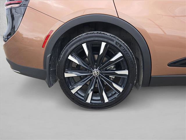 Used 2023 Toyota Crown Platinum AWD/4WD image 22