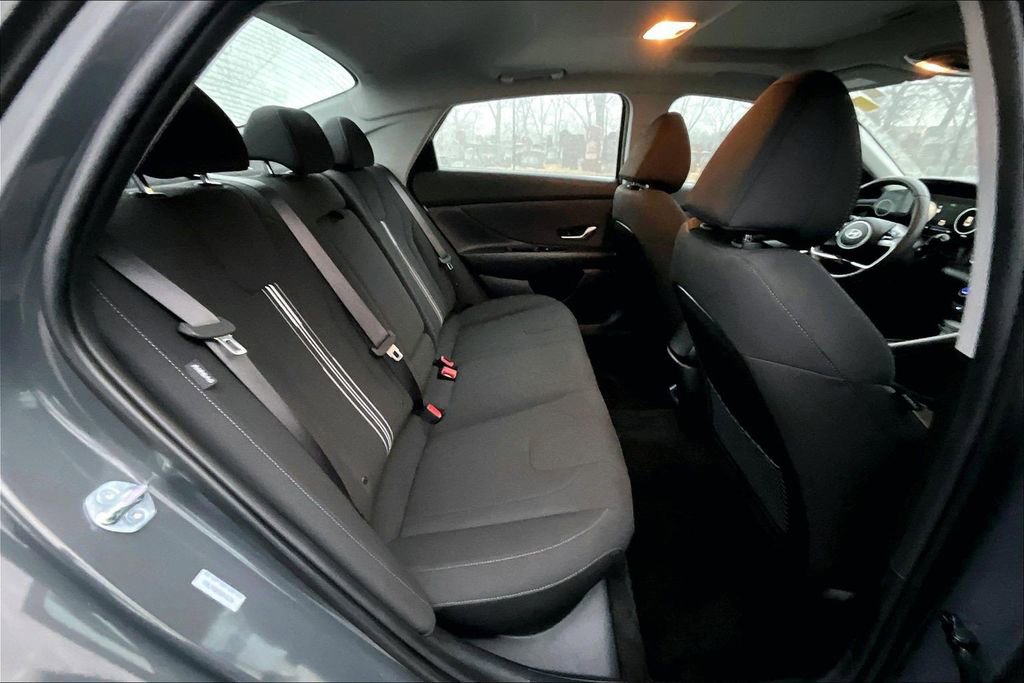 Used 2025 Hyundai Elantra SEL FWD image 26