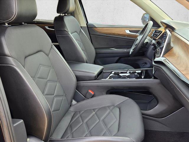 Used 2024 Volkswagen Atlas SE w/ Black Wheel Package FWD image 23