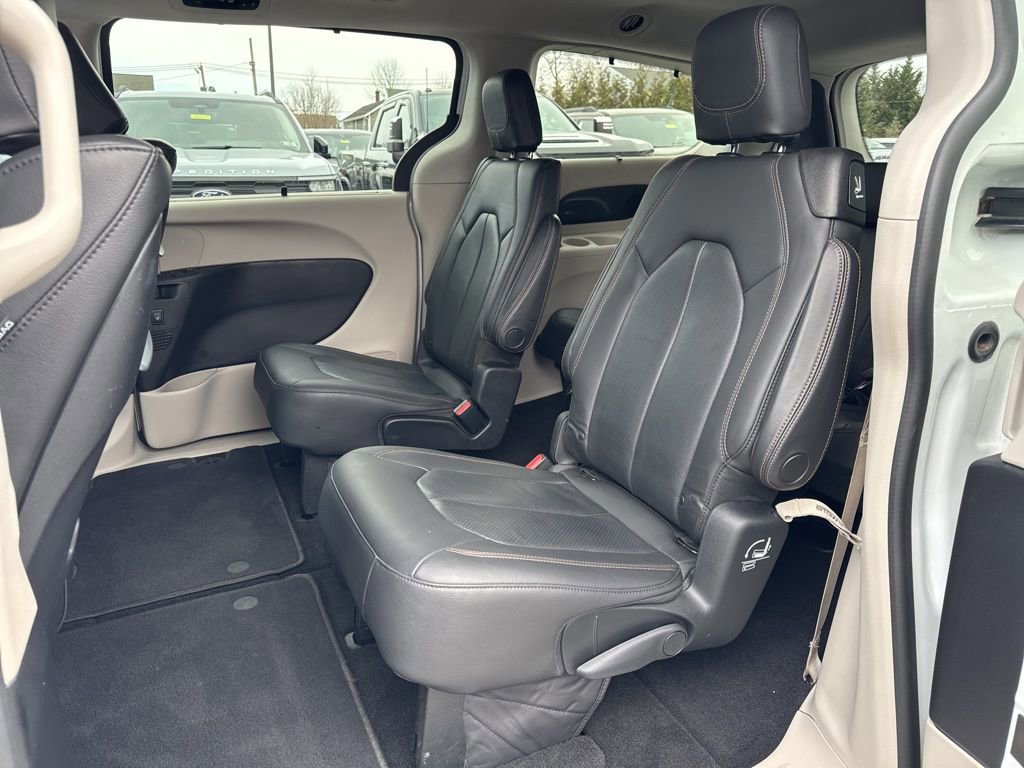Used 2019 Chrysler Pacifica Touring-L Plus w/ Tire & Wheel Group image 13