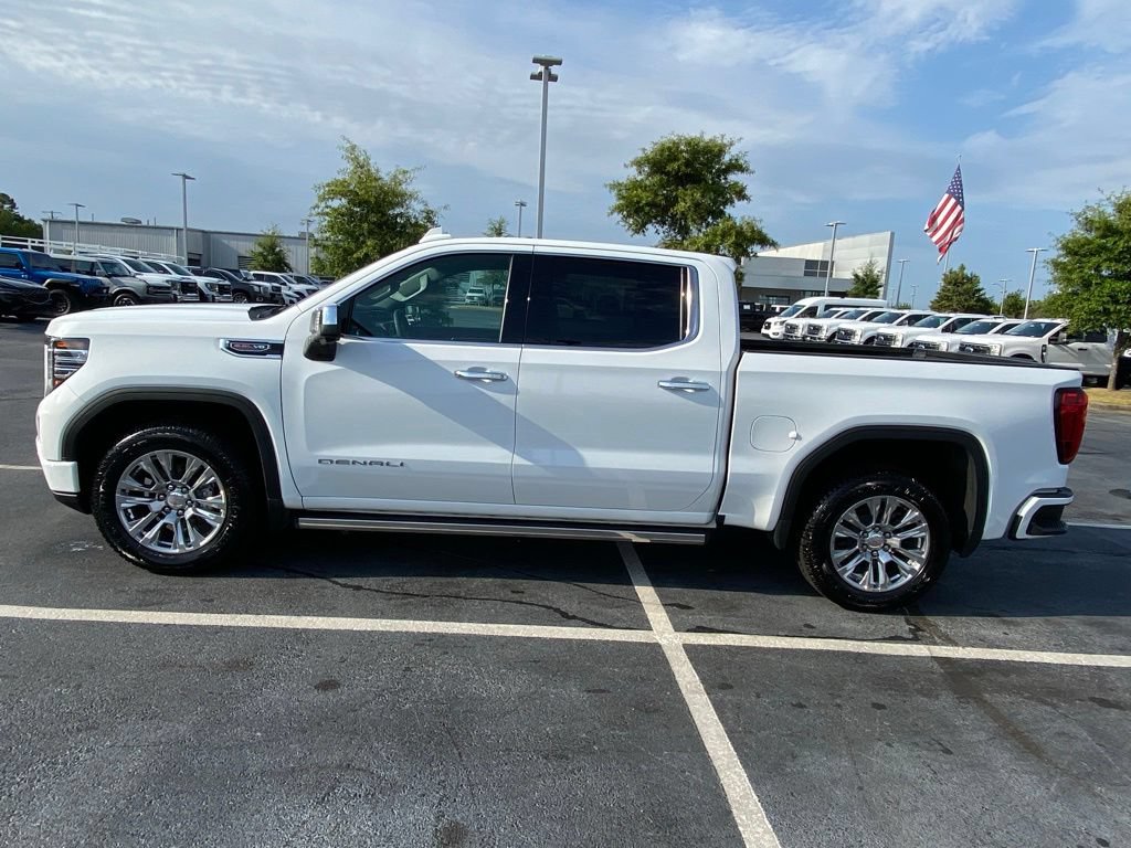 Used 2023 GMC Sierra 1500 Denali w/ Technology Package AWD/4WD image 4