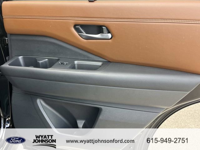 Used 2024 Nissan Pathfinder Platinum w/ Cargo Package image 23