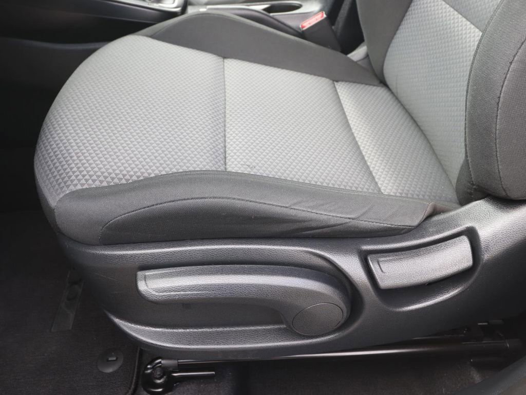 Used 2025 Kia Soul LX w/ LX Technology Package image 16