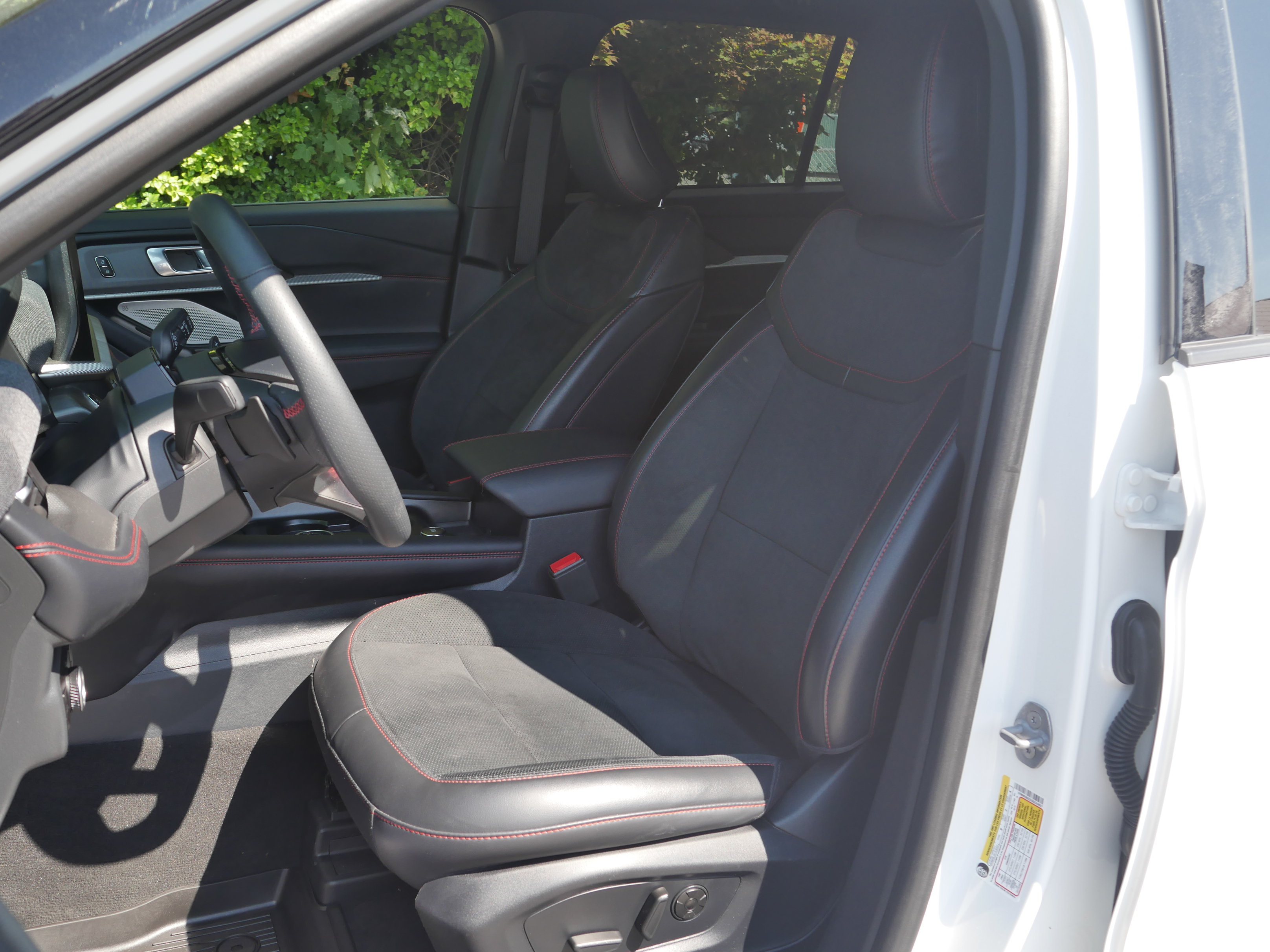 Certified 2025 Ford Explorer ST AWD/4WD image 38