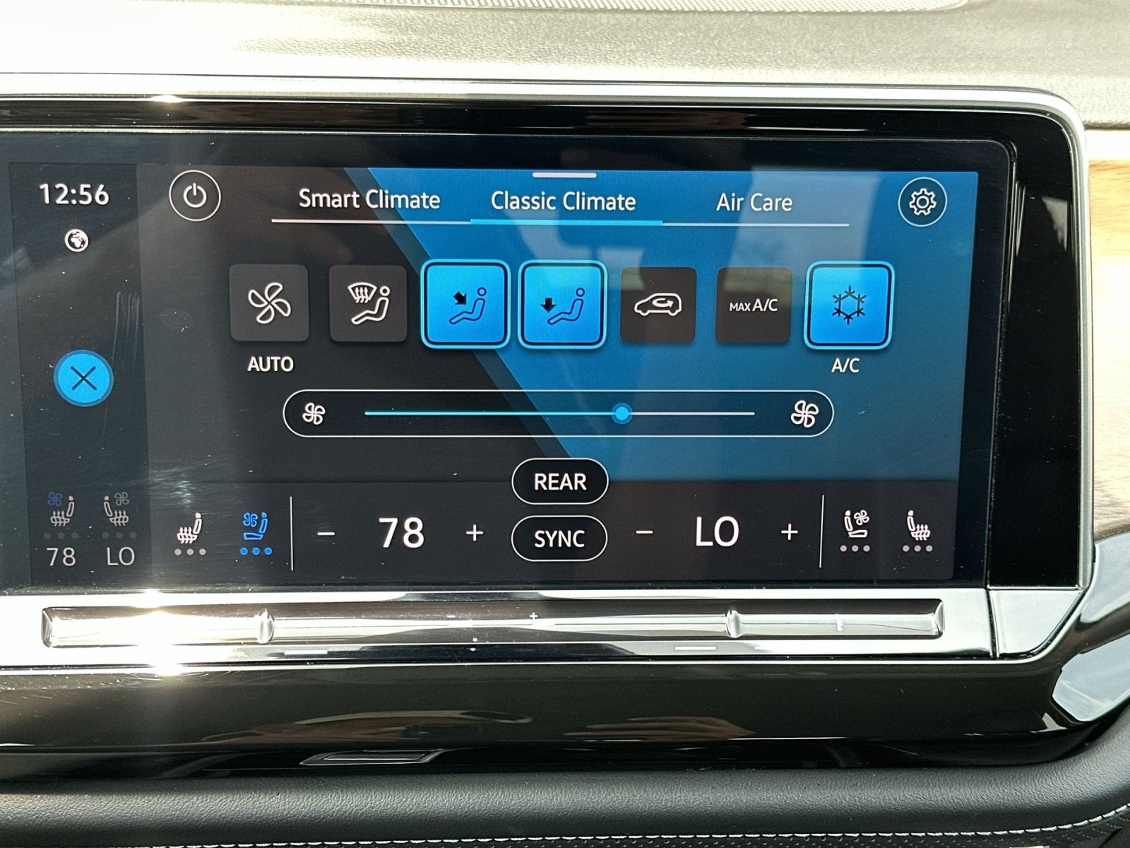 Used 2025 Volkswagen Atlas SE AWD/4WD image 28