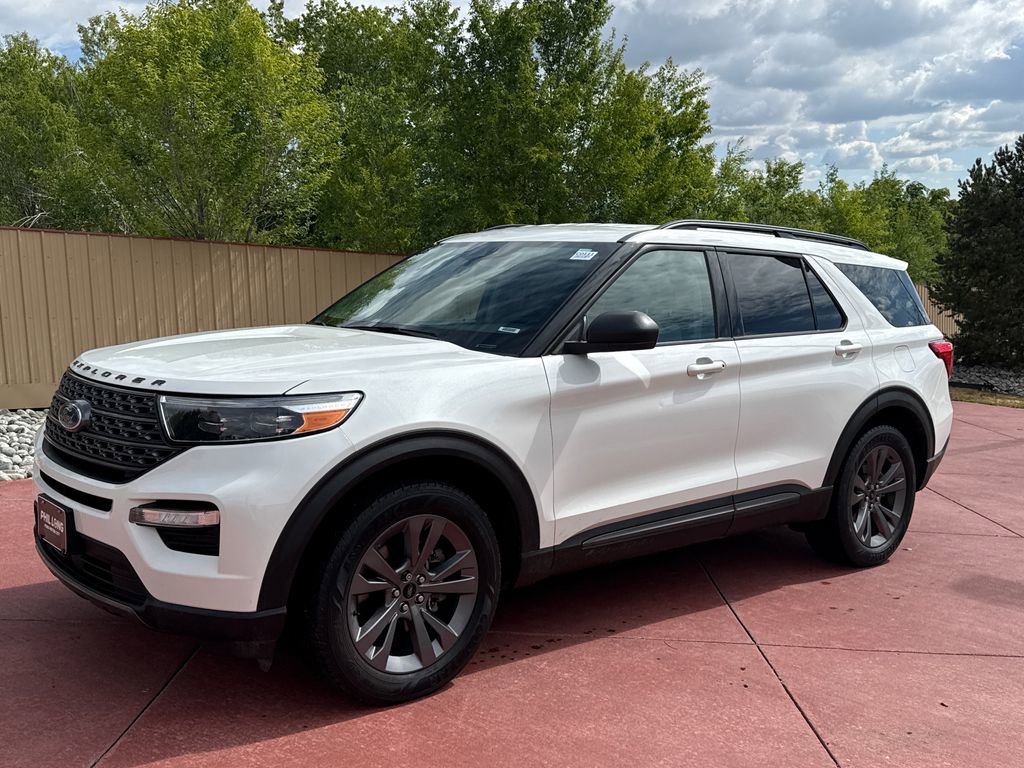 Certified 2021 Ford Explorer XLT w/ Equipment Group 202A AWD/4WD image 4