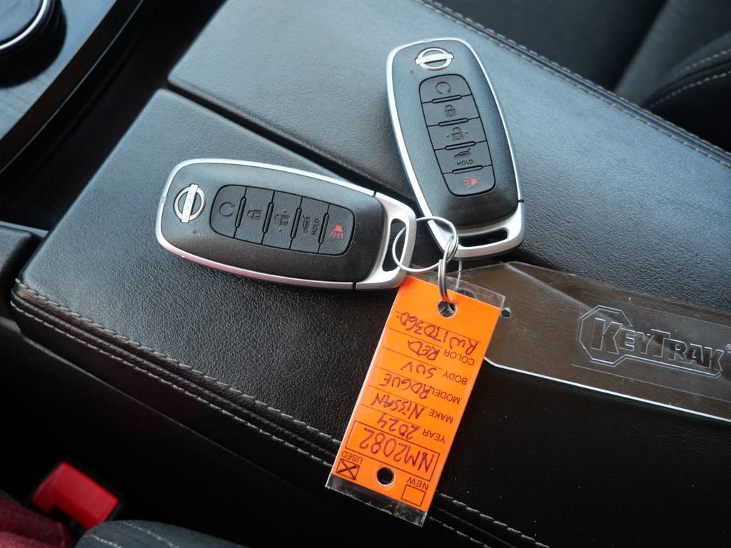 Used 2024 Nissan Rogue SV AWD/4WD image 37