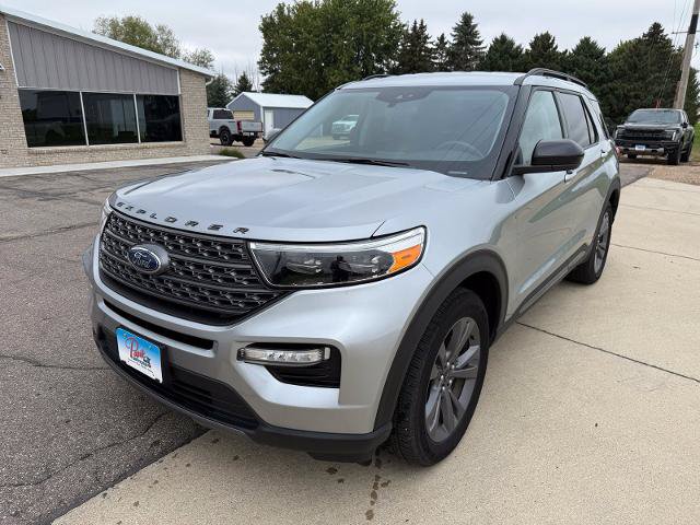 Certified 2023 Ford Explorer XLT w/ Equipment Group 202A AWD/4WD image 2