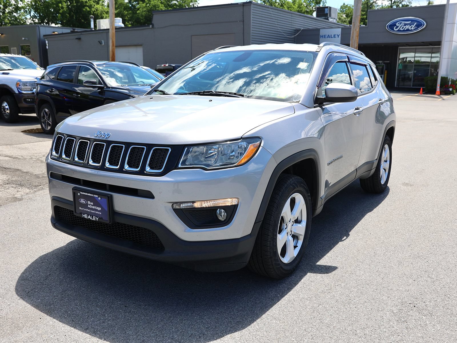 Used 2018 Jeep Compass Latitude AWD/4WD image 3