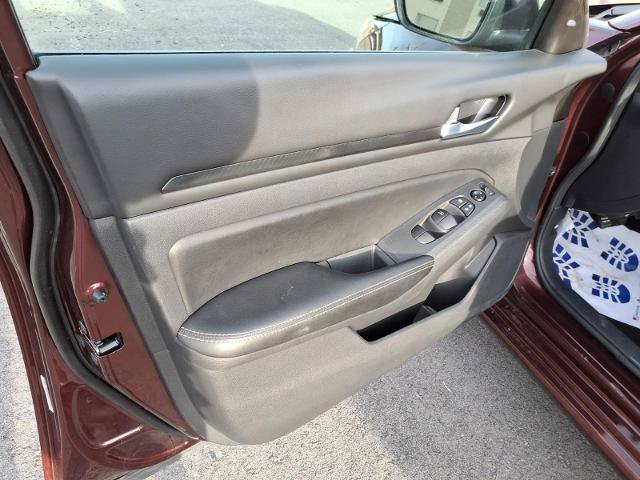Used 2025 Nissan Altima 2.5 SV FWD image 7