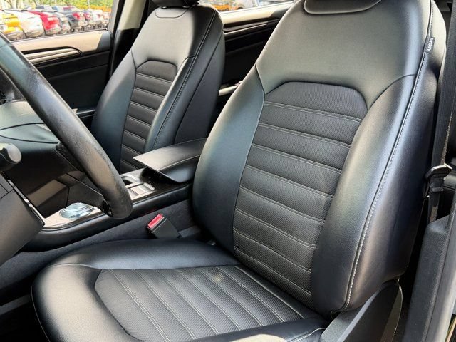 Certified 2018 Ford Fusion SE w/ Equipment Group 601A FWD image 9