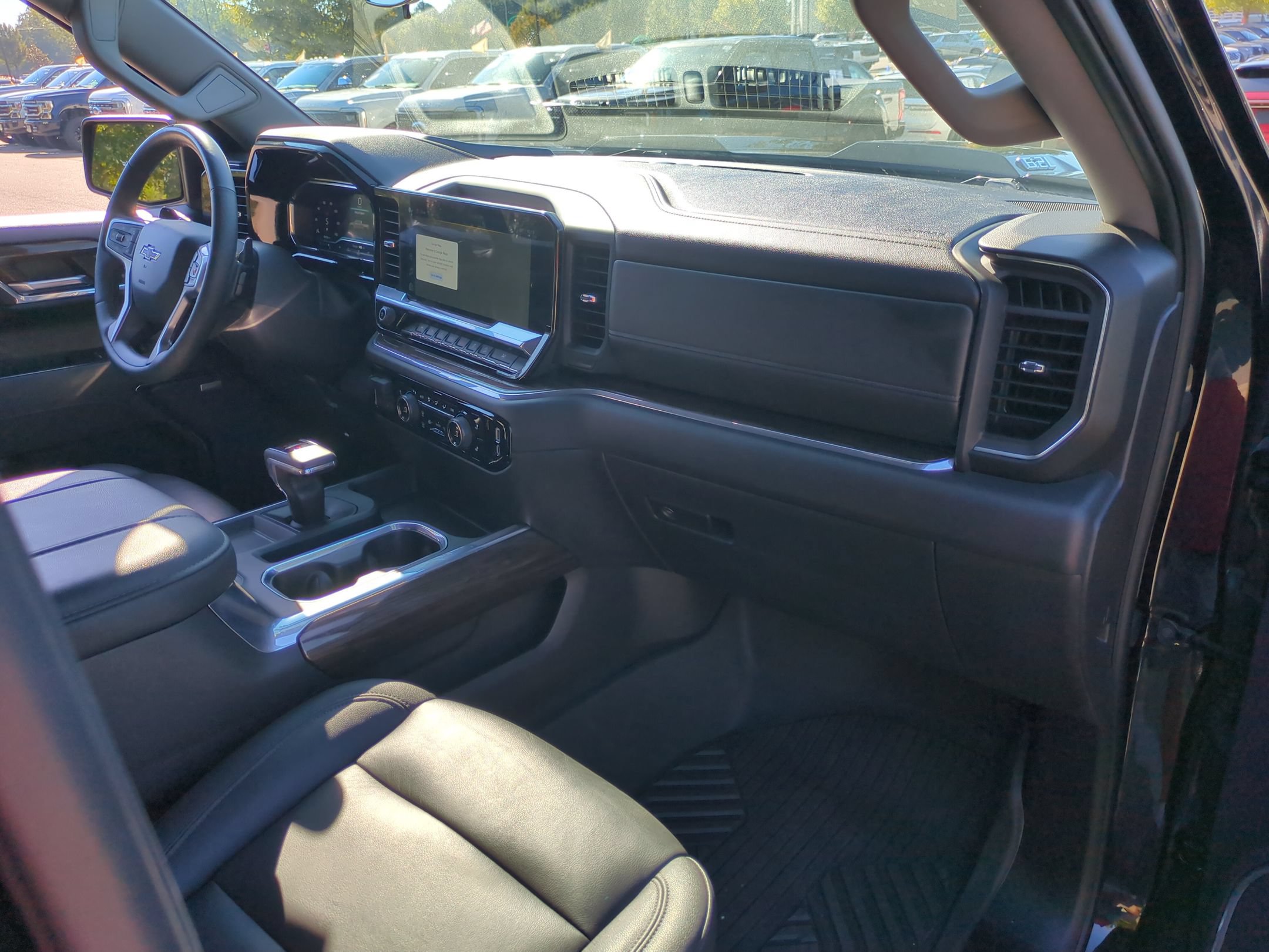 Used 2024 Chevrolet Silverado 1500 LT Trail Boss w/ Convenience Package II AWD/4WD image 39