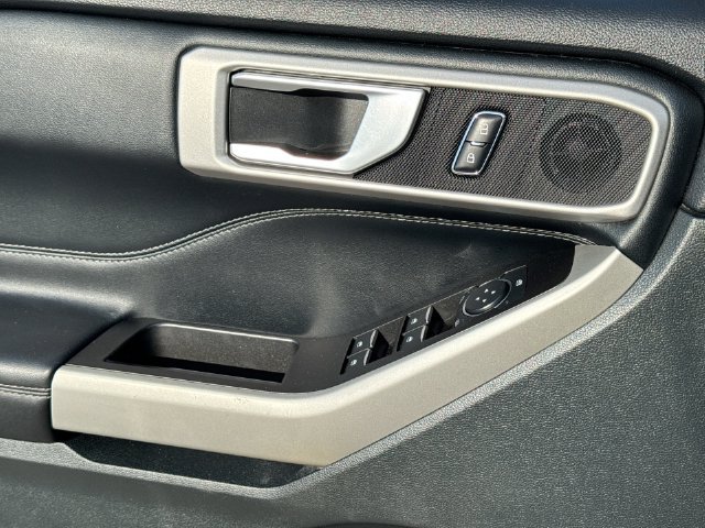 Certified 2023 Ford Explorer XLT RWD image 13