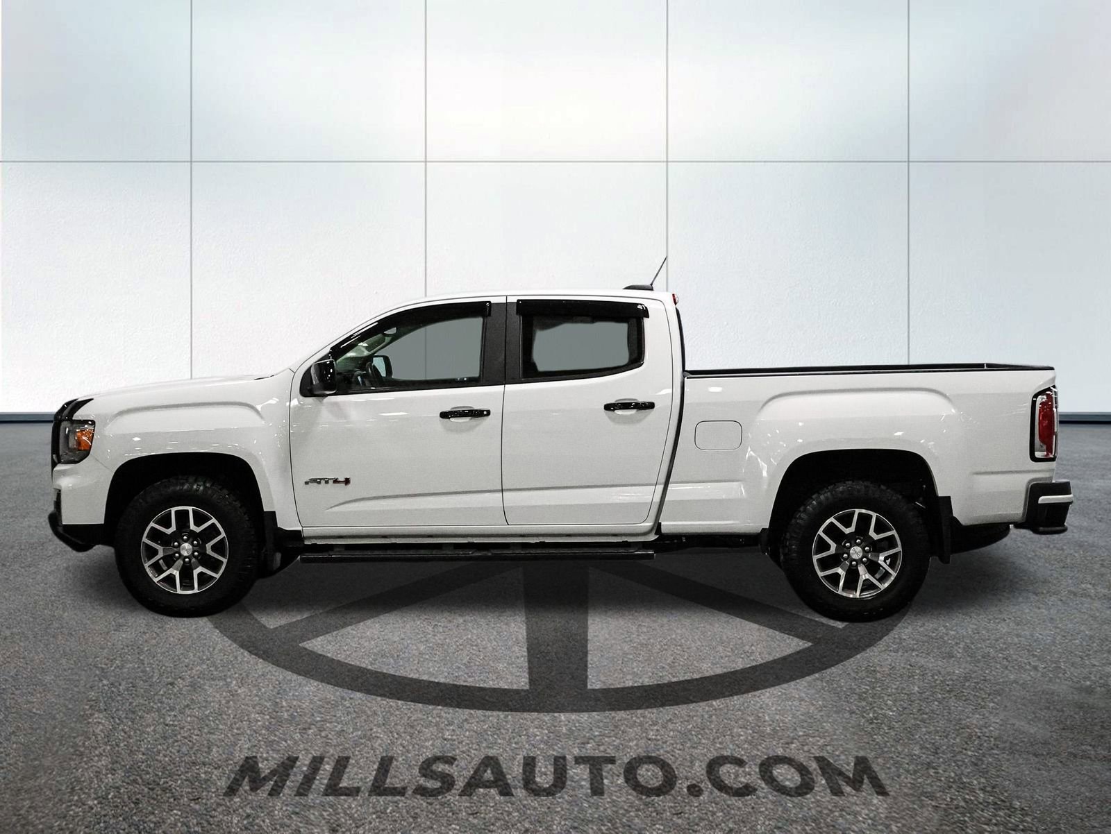 Used 2021 GMC Canyon AT4 image 3