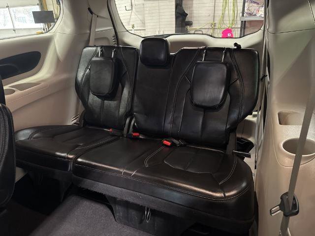 Used 2024 Chrysler Pacifica Touring-L image 30