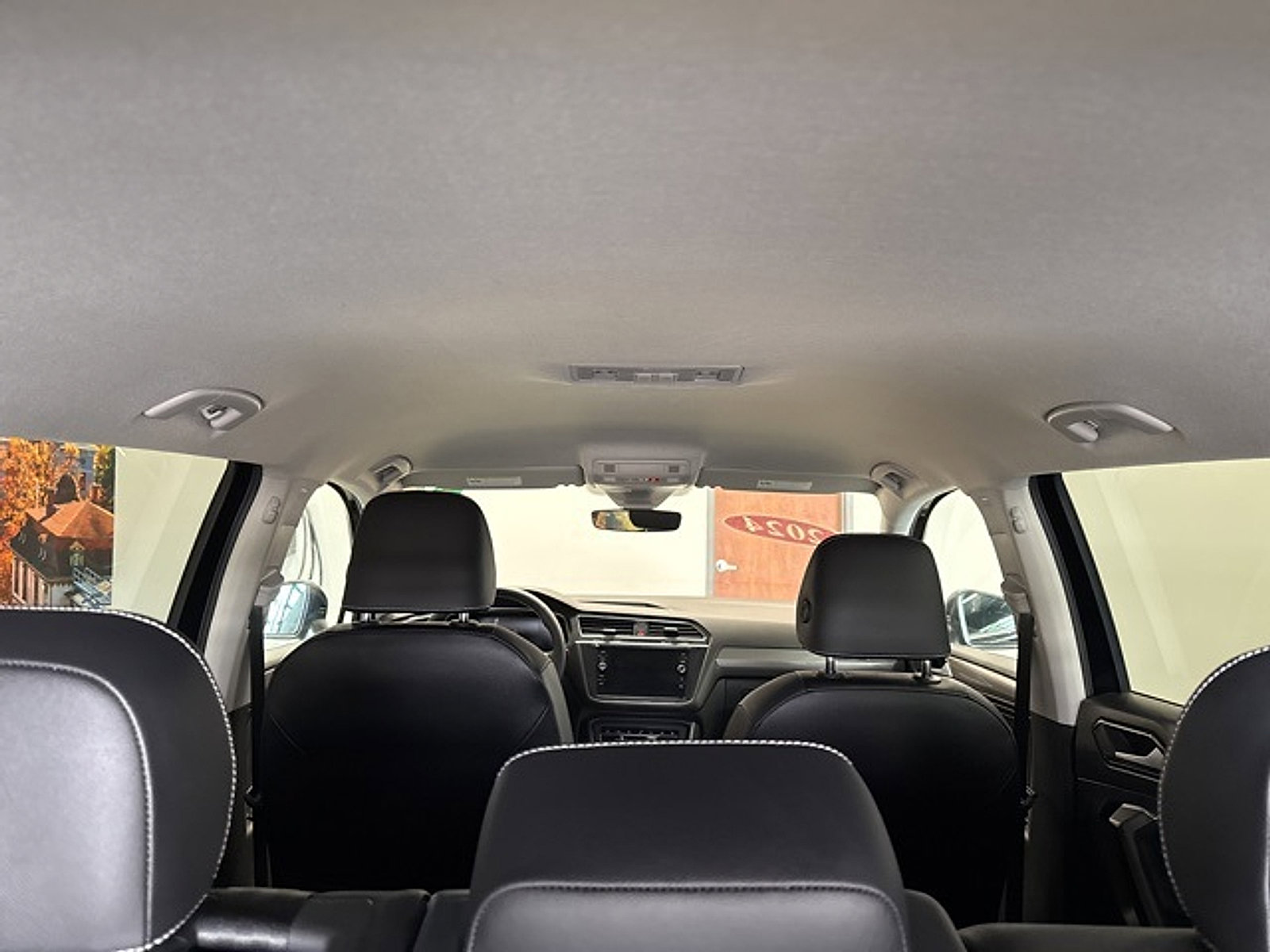 Used 2024 Volkswagen Tiguan SE image 45