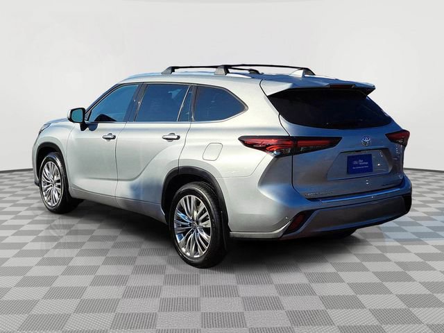 Used 2024 Toyota Highlander Platinum AWD/4WD image 3