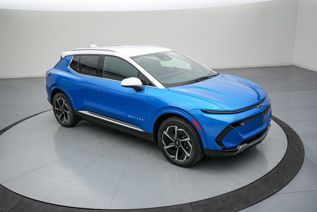 Used 2025 Chevrolet Equinox EV LT w/ Convenience Package image 9