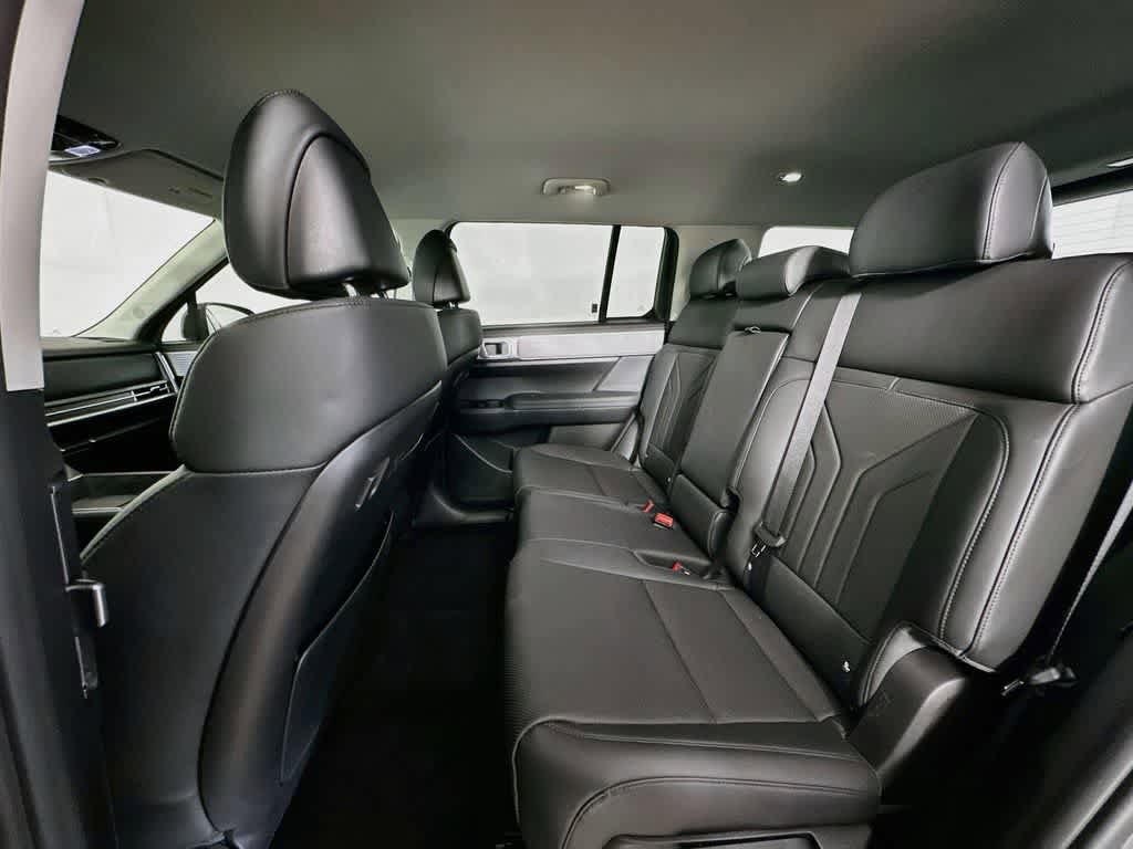 Used 2025 Hyundai Santa Fe SEL FWD image 13