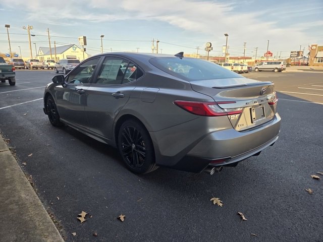 Used 2025 Toyota Camry SE image 3