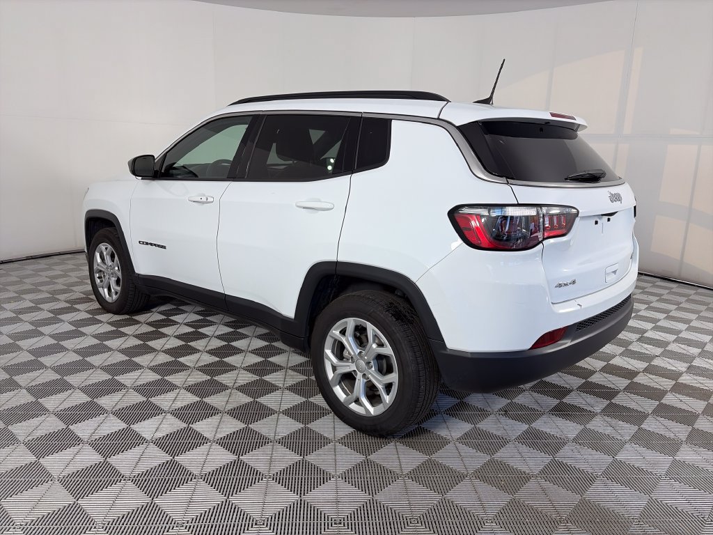 Used 2024 Jeep Compass Latitude AWD/4WD image 5