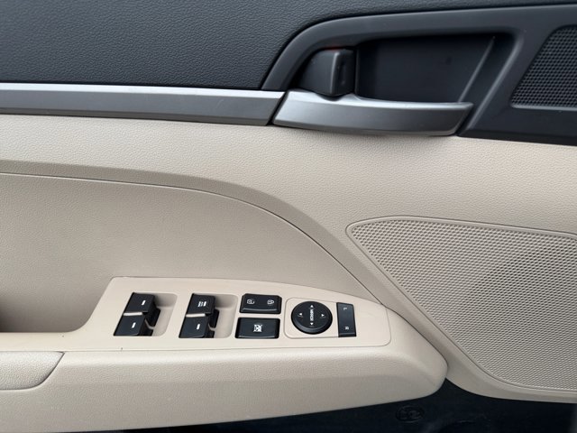 Used 2017 Hyundai Elantra SE image 14