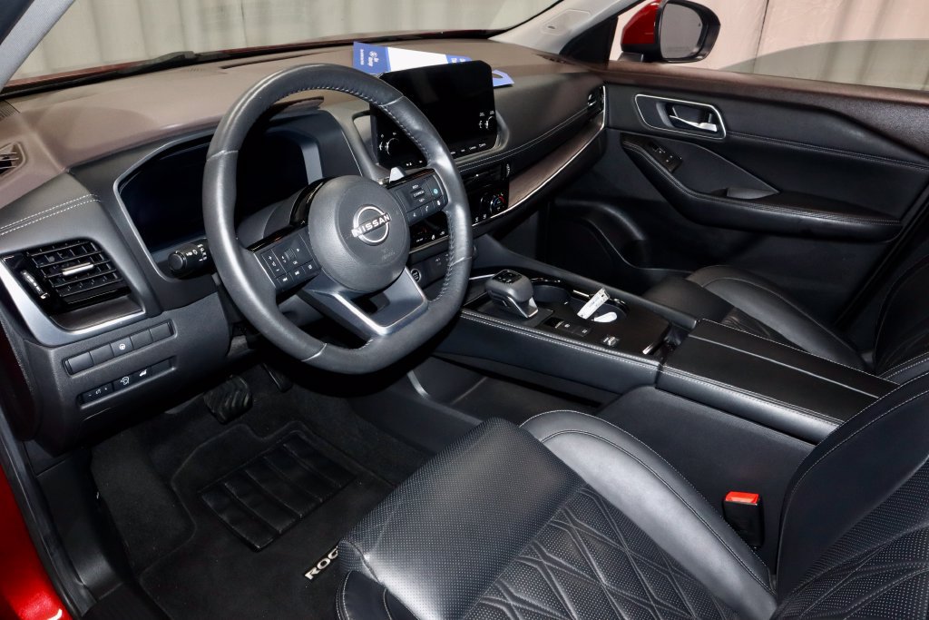 Used 2023 Nissan Rogue Platinum FWD image 25
