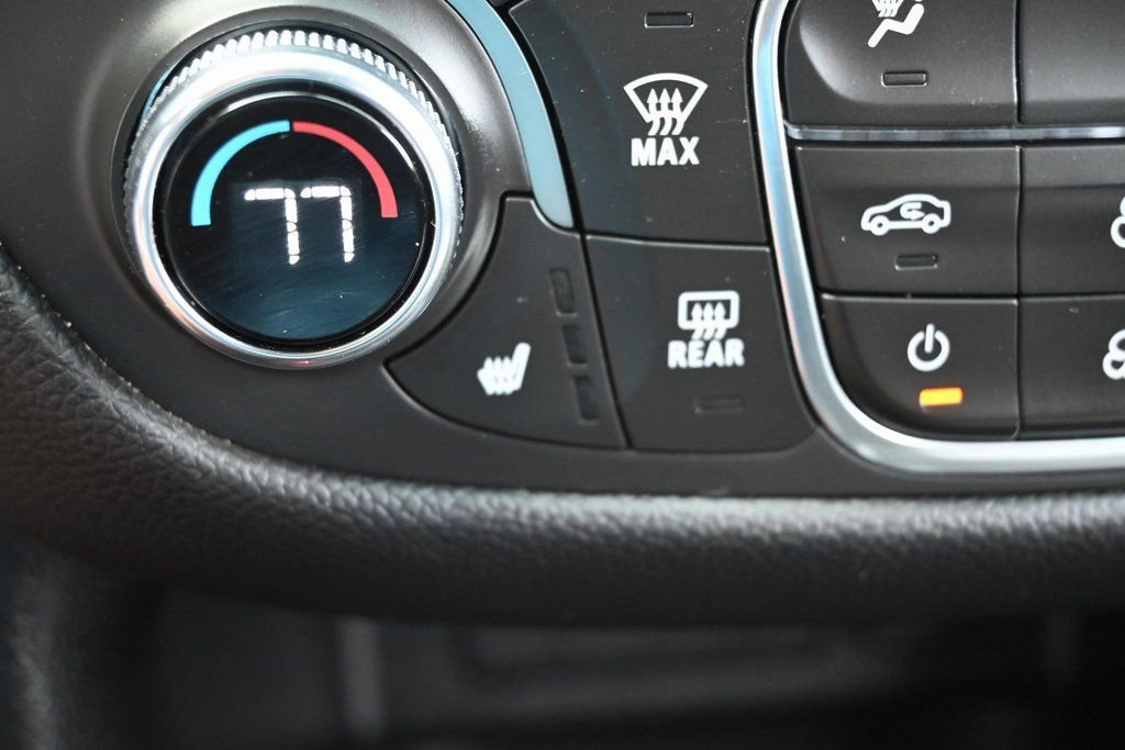 Used 2022 Chevrolet Equinox RS w/ Infotainment Package image 38