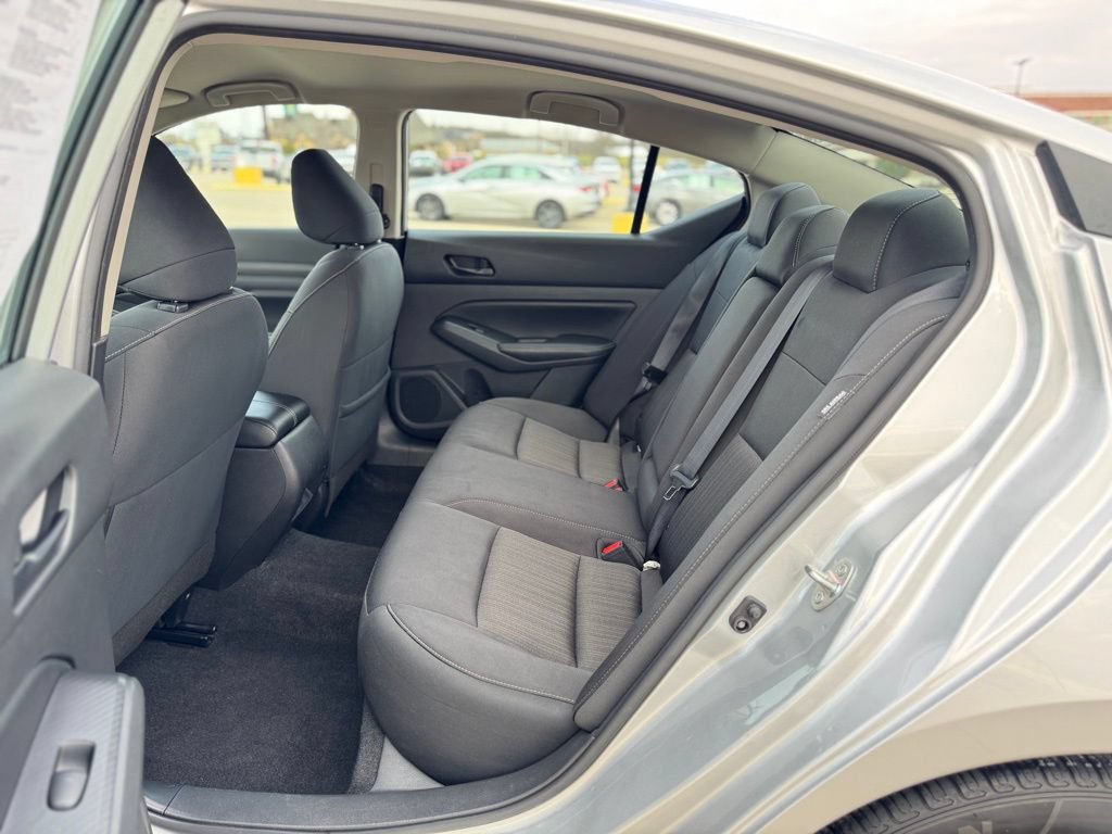 Used 2024 Nissan Altima 2.5 SV FWD image 32
