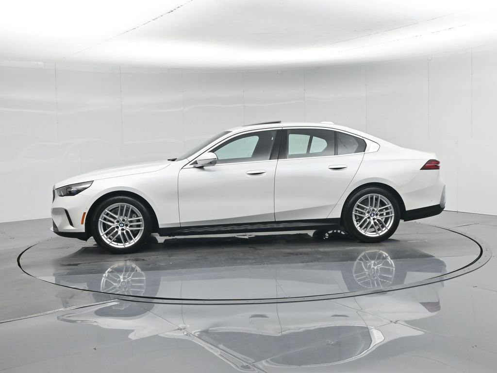 Used 2025 BMW 530i xDrive w/ Premium Package image 31