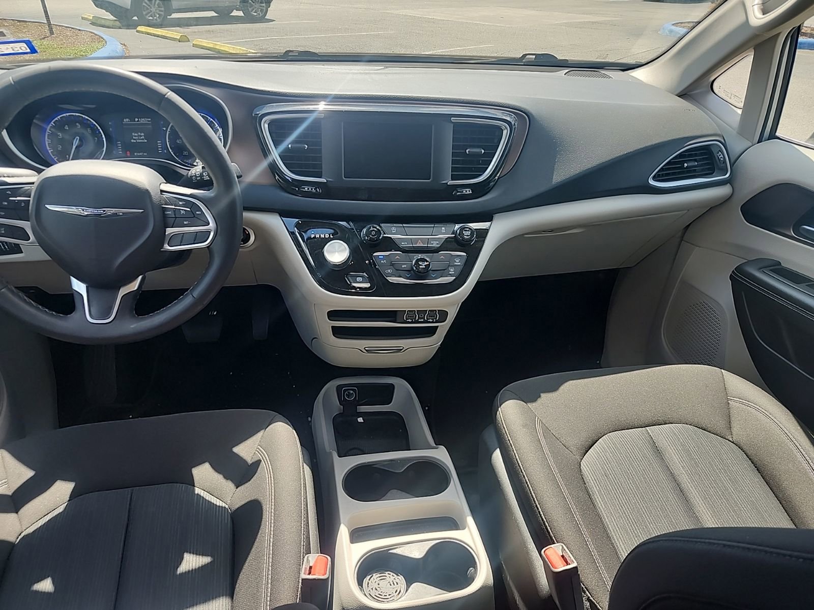 Used 2023 Chrysler Voyager LX FWD image 5