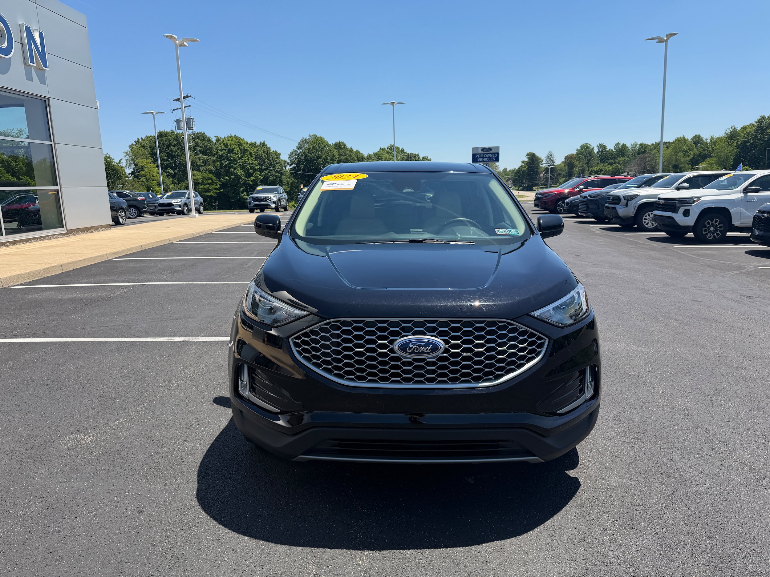 Certified 2024 Ford Edge SEL w/ Convenience Package AWD/4WD image 3