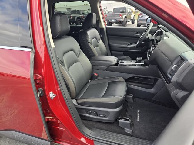 Used 2024 Nissan Pathfinder SL AWD/4WD image 19