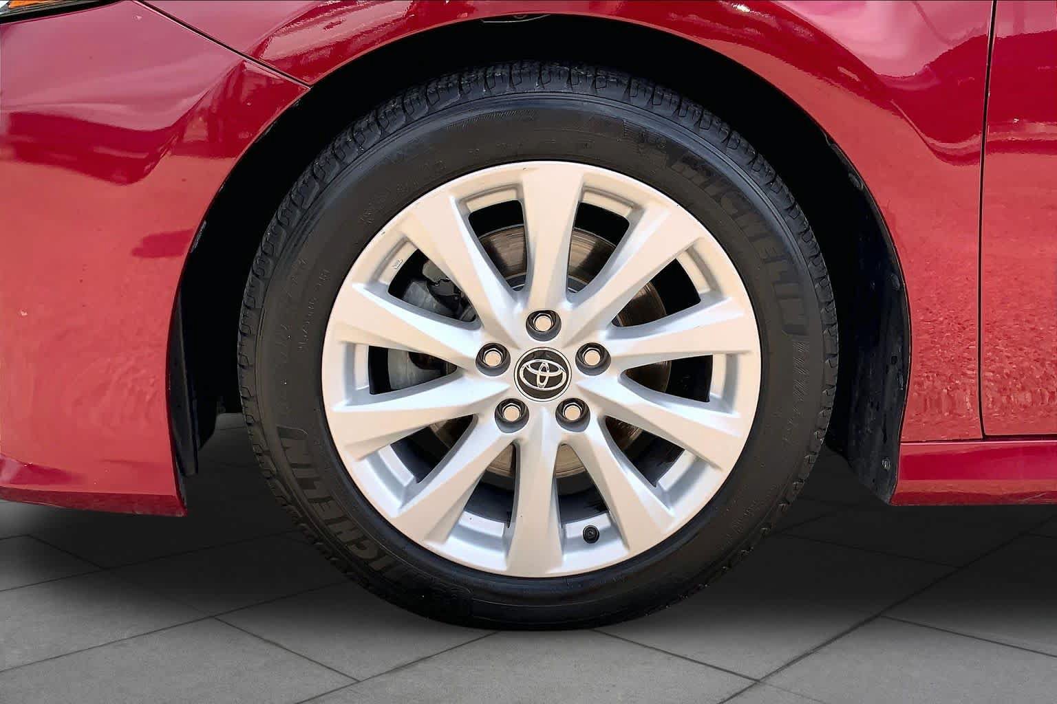 Used 2020 Toyota Camry LE FWD image 11
