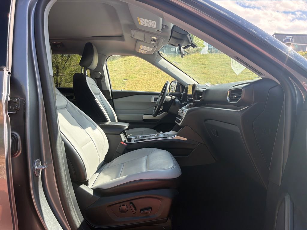 Certified 2021 Ford Explorer XLT w/ Equipment Group 202A AWD/4WD image 37