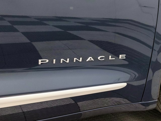 Used 2024 Chrysler Pacifica Pinnacle FWD image 13